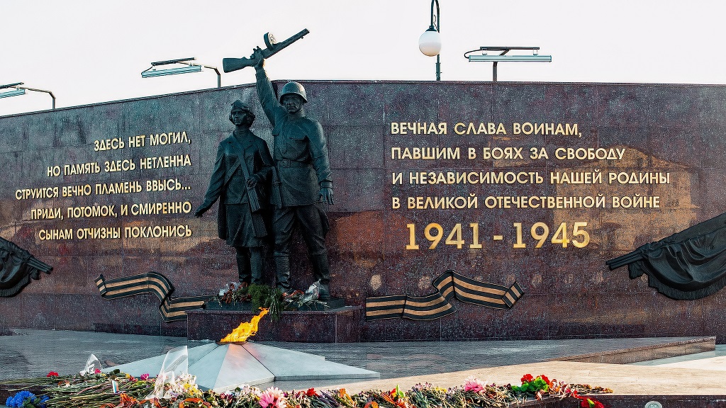 Тринадцать мемориалов героям благоустроено на Ямале