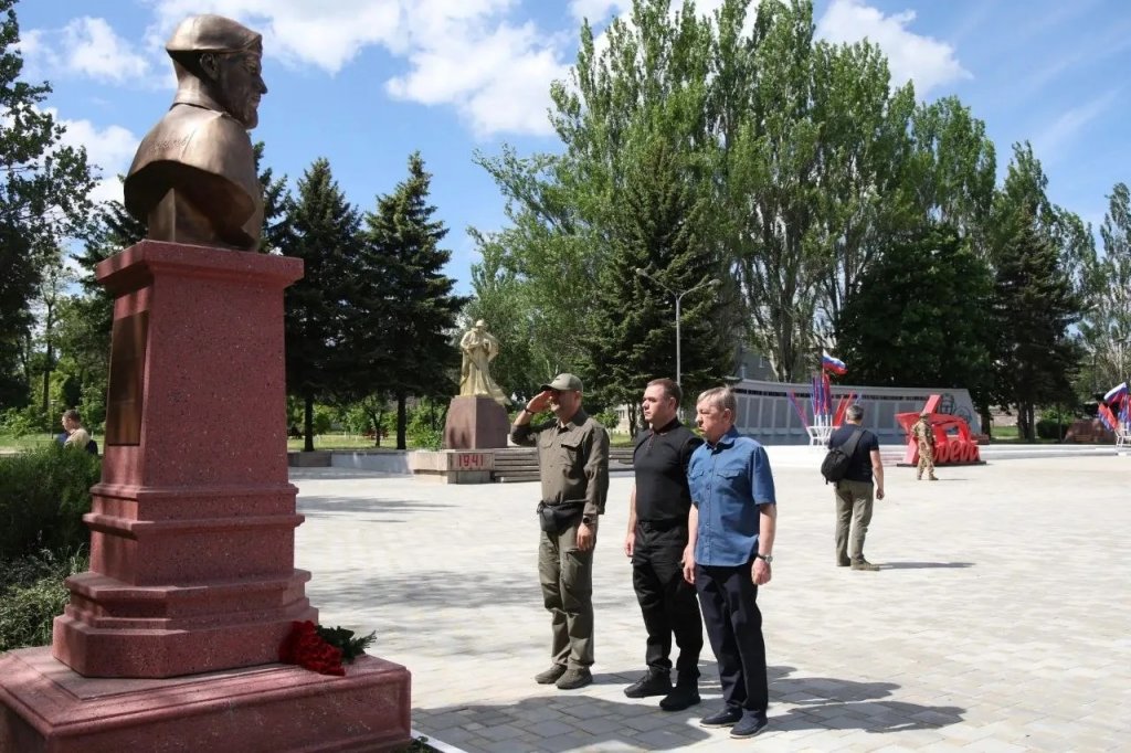 Жога поздравил с днем рождения своего сына Владимира