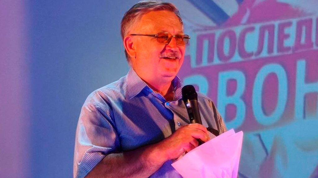 В школах Академического прозвенел последний звонок