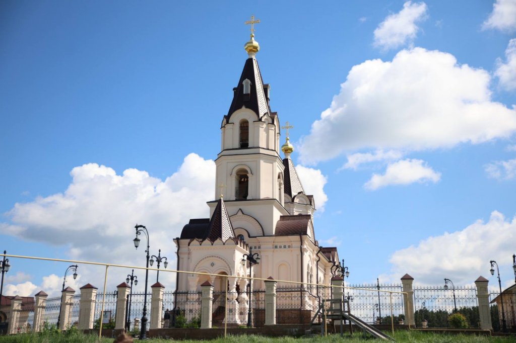 Юным художникам устроили экскурсию в восстановленный храм в Новоипатово (ФОТО)