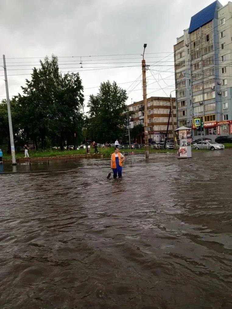 В Челябинске снова затопило улицы