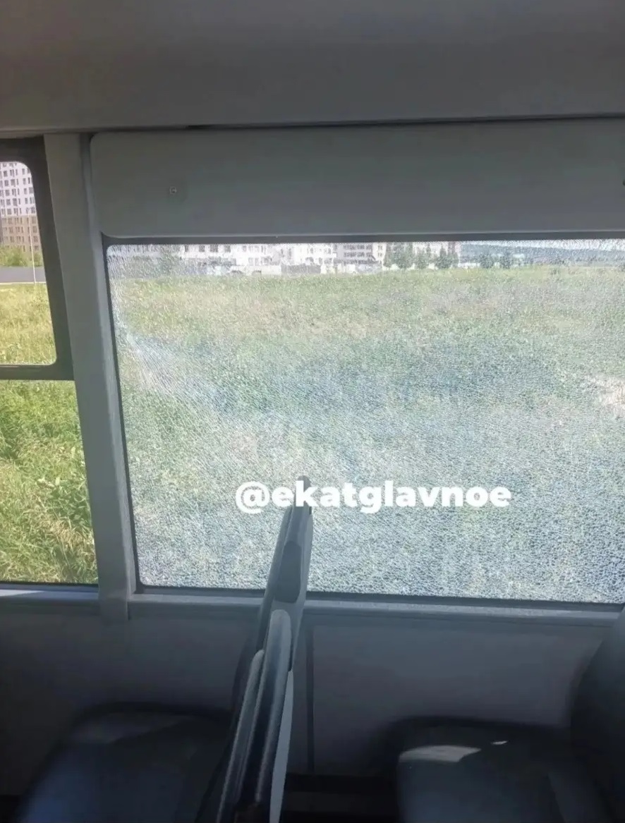 В Екатеринбурге обстреляли два автобуса