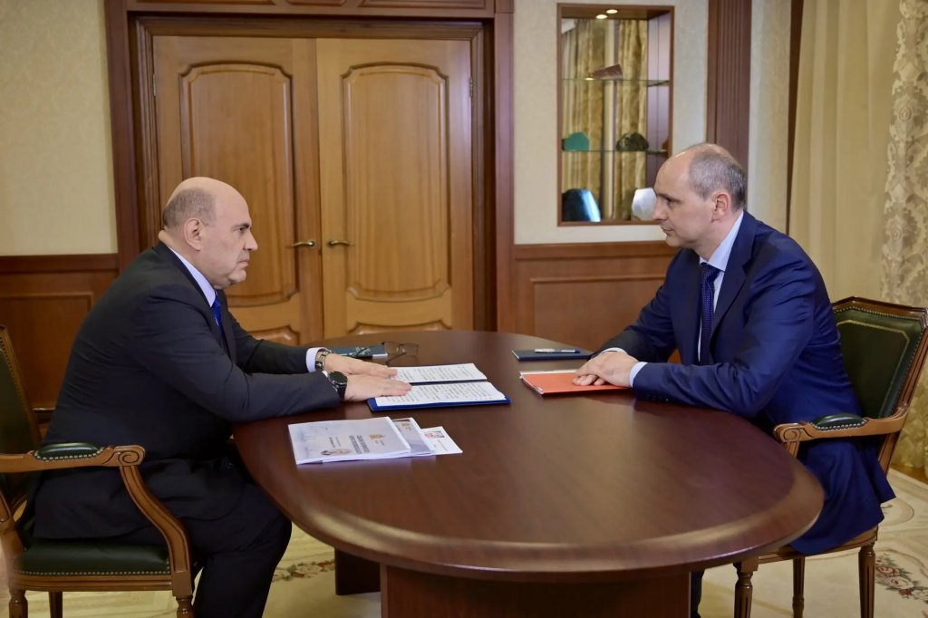 Михаил Мишустин прилетел на Урал и встретился с губернатором Денисом Паслером (ФОТО)