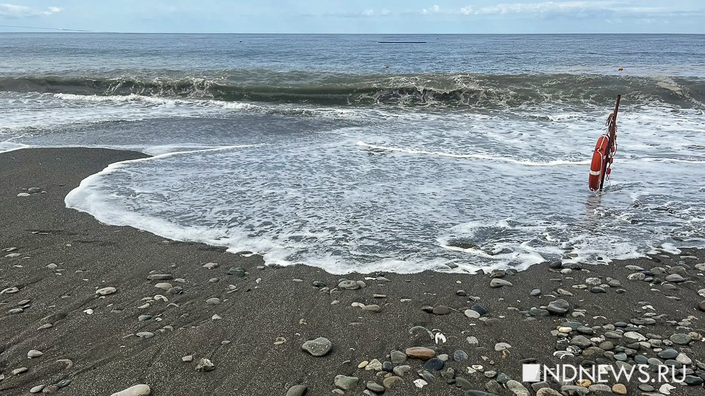 Пляжи Сочи закрыты – на море двухметровые волны (ФОТО)