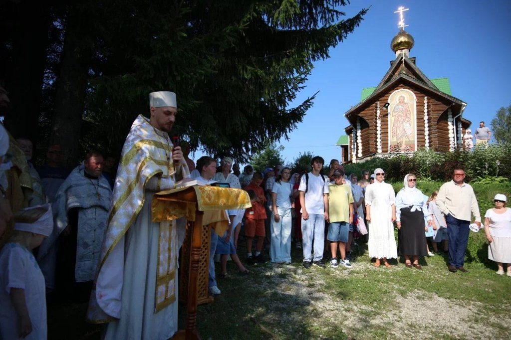 Массовое крещение перенесли из реки в купель из-за паводка