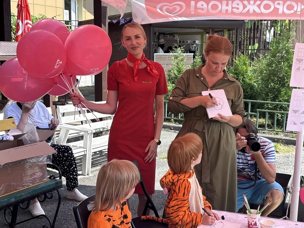 «Уральские авиалинии» поздравили полосатых подопечных с Днем тигра (ФОТО)