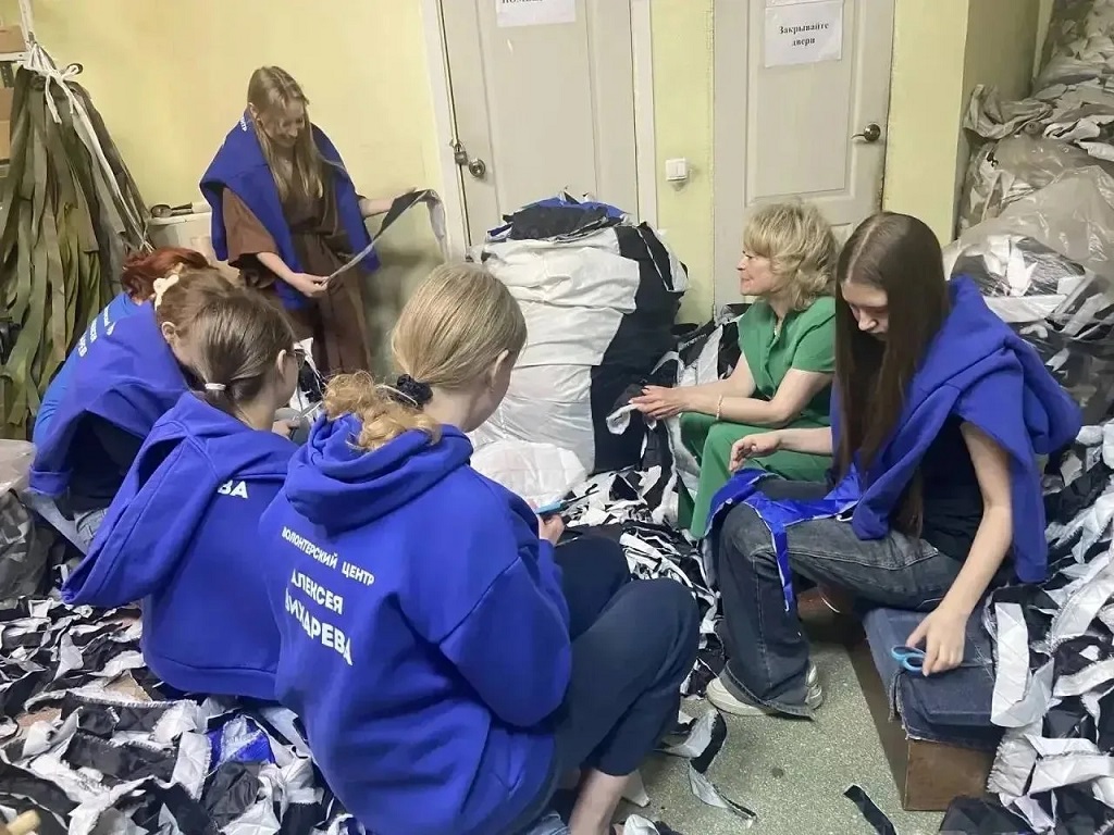 Депутат Вихарев отправил большую партию материалов для изготовления одежды и масксетей на нужды СВО