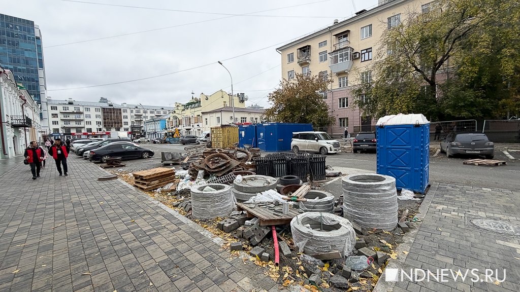 В Екатеринбурге убрали ограждения с улицы Попова (ФОТО)